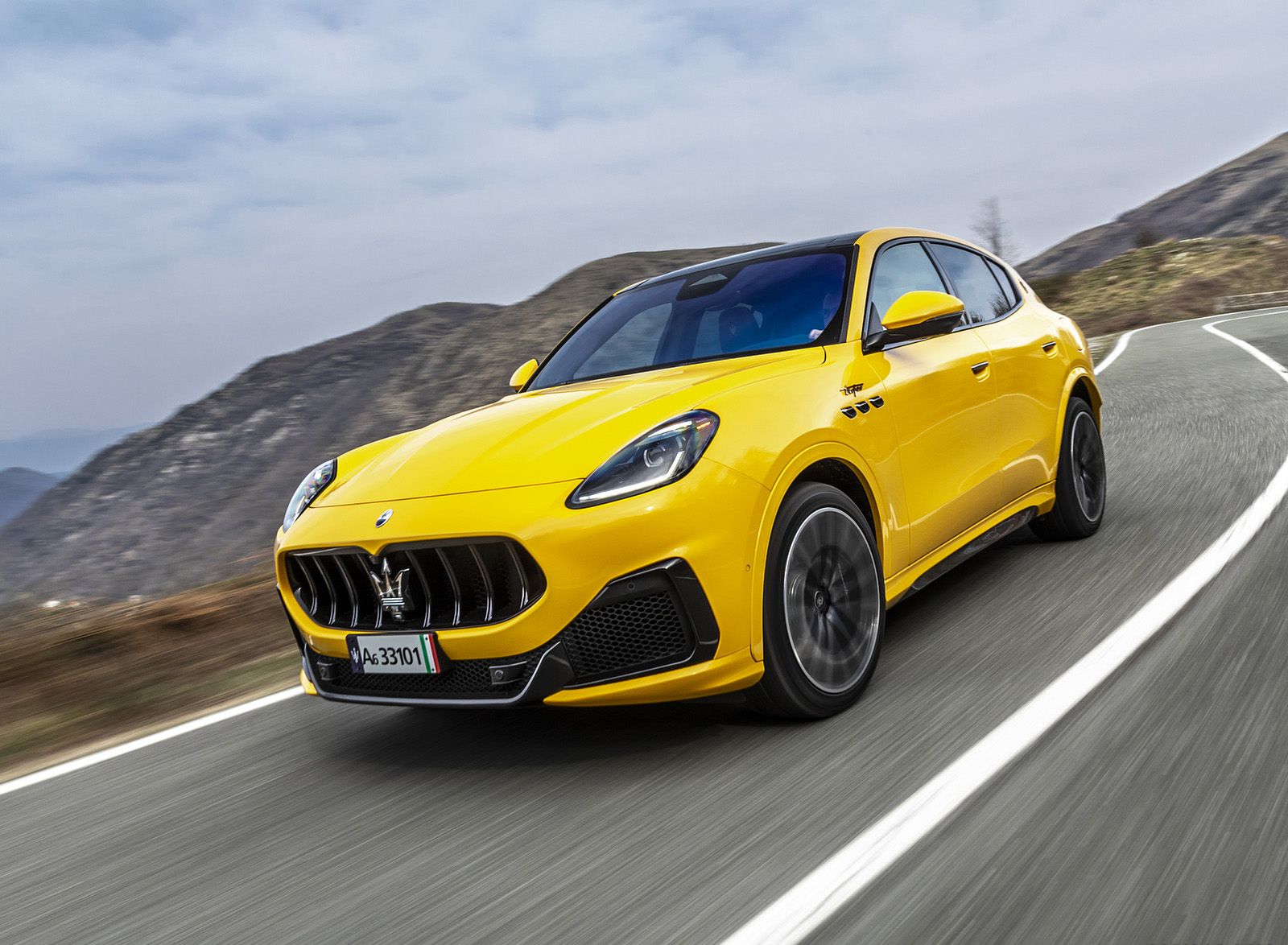 2023 Maserati Grecale Trofeo (Color: Giallo Corse) Front Three-Quarter Wallpapers #8 of 79