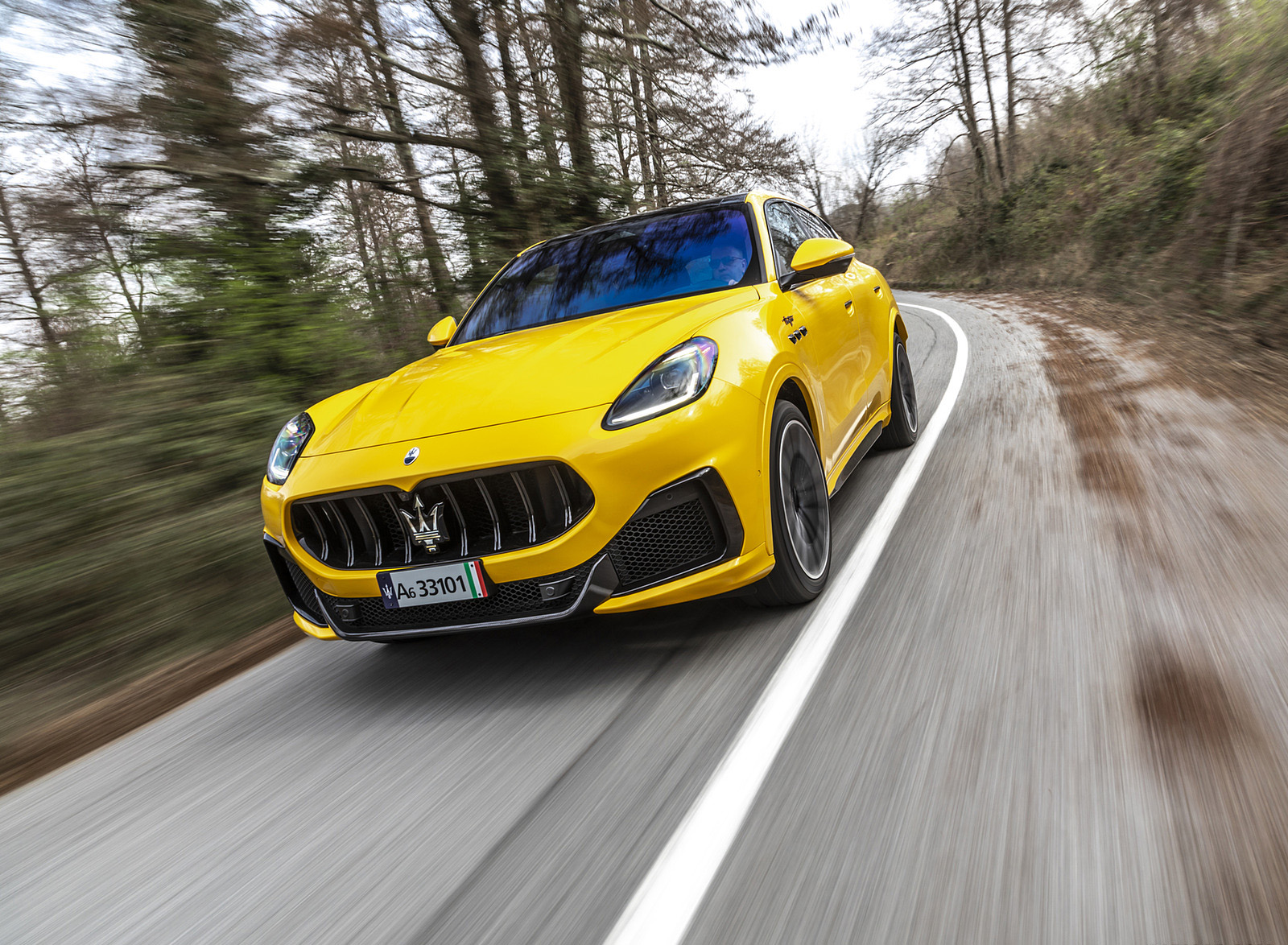 2023 Maserati Grecale Trofeo (Color: Giallo Corse) Front Wallpapers (4)