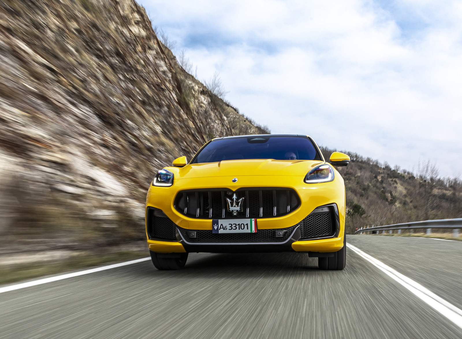 2023 Maserati Grecale Trofeo (Color: Giallo Corse) Front Wallpapers #5 of 79