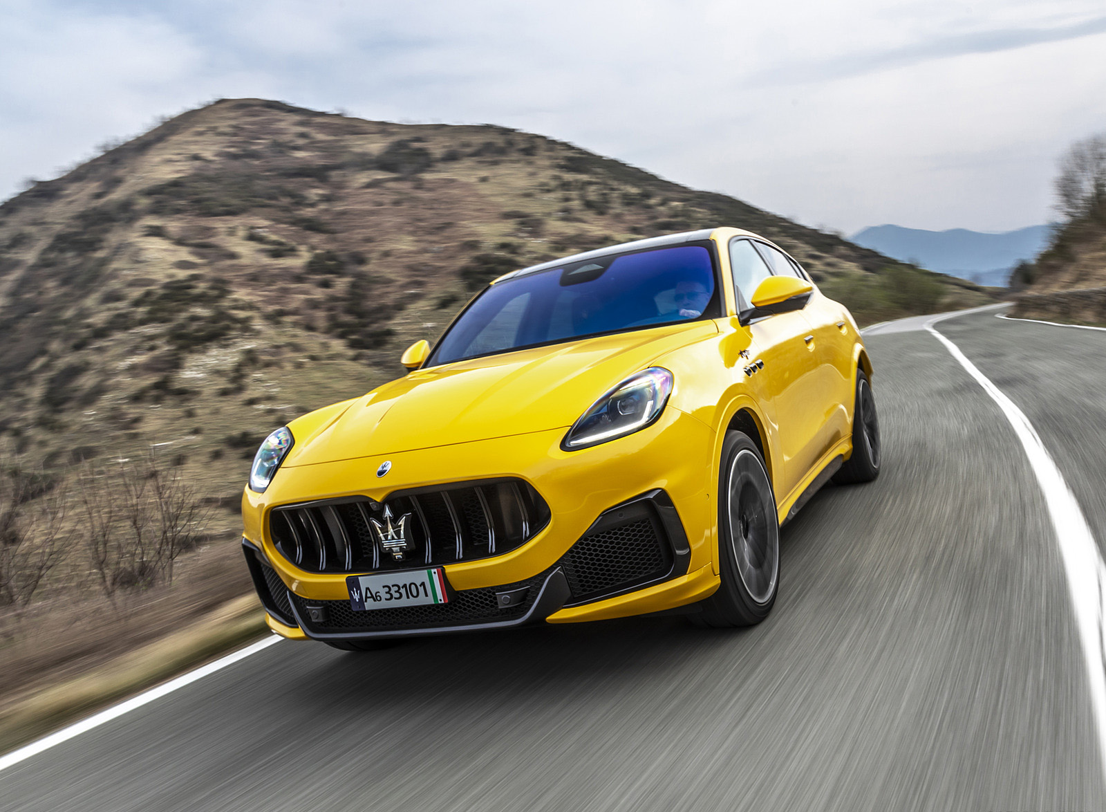 2023 Maserati Grecale Trofeo (Color: Giallo Corse) Front Wallpapers #6 of 79