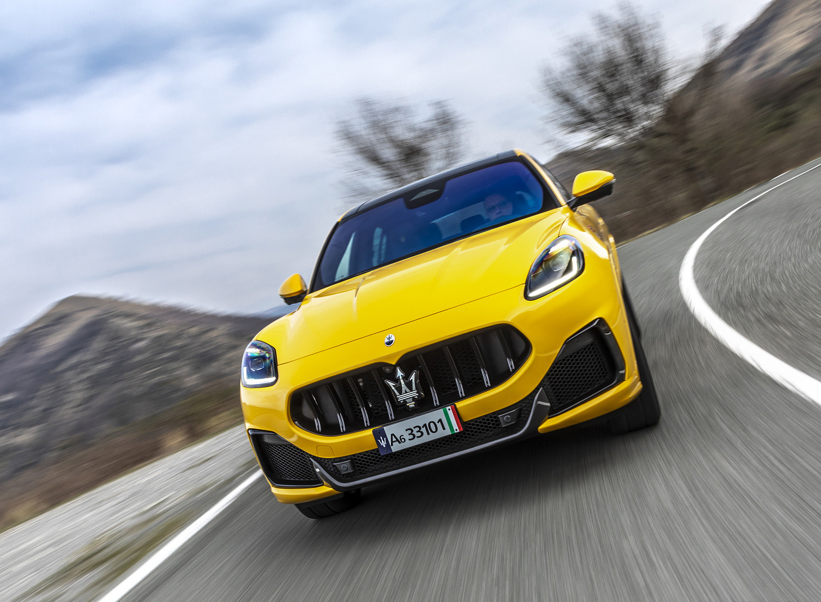 2023 Maserati Grecale Trofeo (Color: Giallo Corse) Front Wallpapers (9)