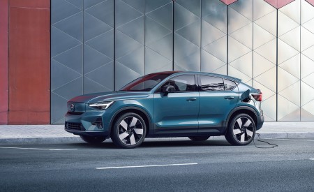 2023 Volvo XC40 Recharge (Color: Fjord Blue) Front Three-Quarter Wallpapers 450x275 (2)