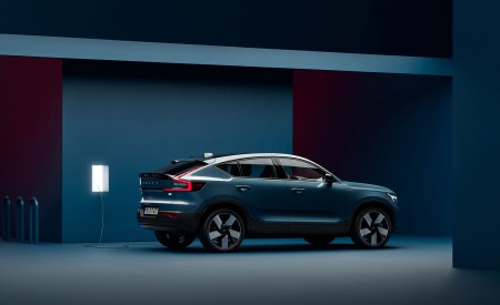 2023 Volvo XC40 Recharge (Color: Fjord Blue) Rear Three-Quarter Wallpapers 450x275 (6)