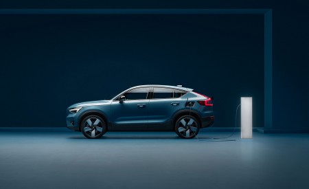 2023 Volvo XC40 Recharge (Color: Fjord Blue) Side Wallpapers 450x275 (7)