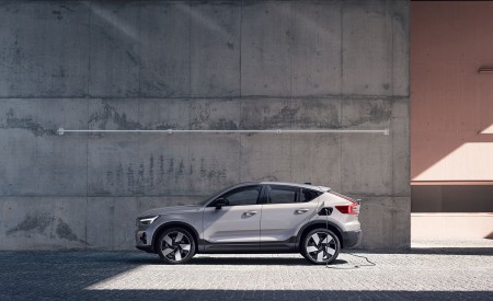 2023 Volvo XC40 Recharge (Color: Silver Dawn) Charging Wallpapers 450x275 (14)