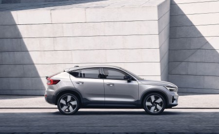 2023 Volvo XC40 Recharge (Color: Silver Dawn) Side Wallpapers 450x275 (12)