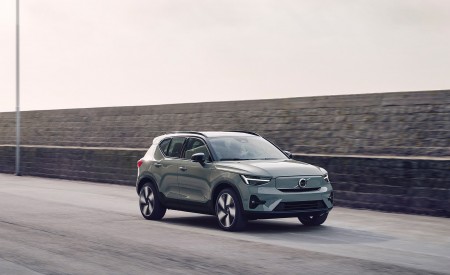 2023 Volvo XC40 Recharge Twin (Color: Sage Green) Front Three-Quarter Wallpapers 450x275 (26)
