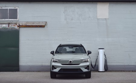 2023 Volvo XC40 Recharge Twin (Color: Sage Green) Front Wallpapers 450x275 (33)