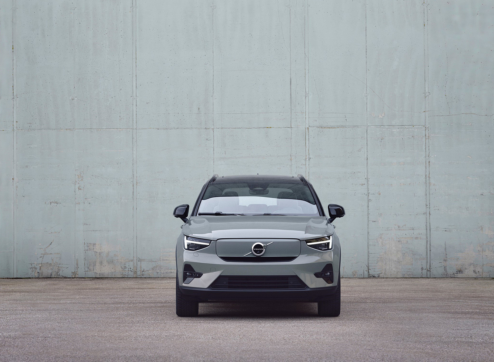 2023 Volvo XC40 Recharge Twin (Color: Sage Green) Front Wallpapers #34 of 45