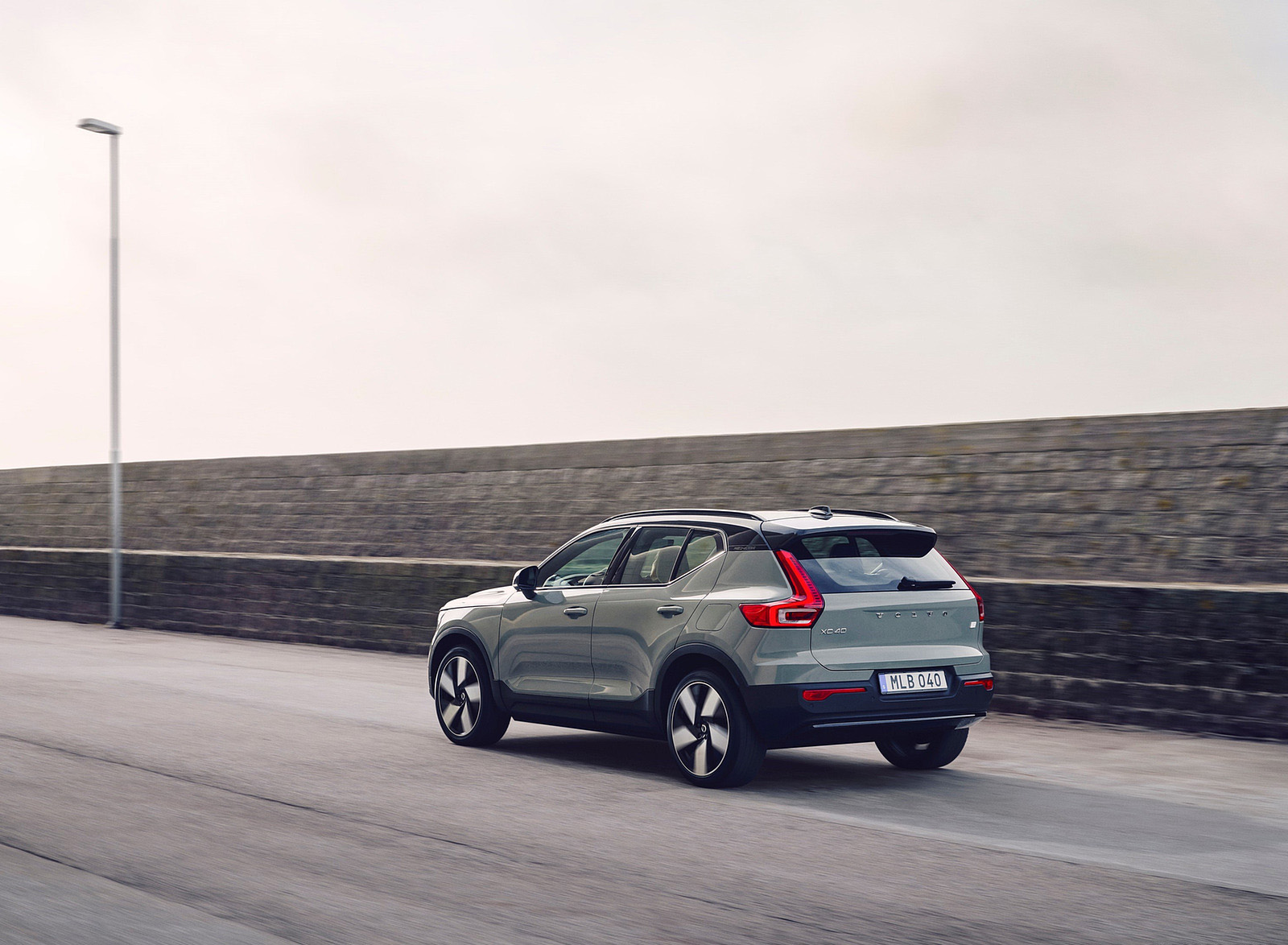 2023 Volvo XC40 Recharge Twin (Color: Sage Green) Rear Three-Quarter Wallpapers #27 of 45