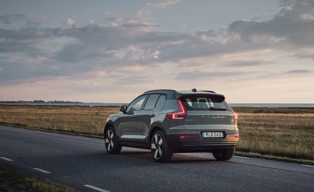 2023 Volvo XC40 Recharge Twin (Color: Sage Green) Rear Three-Quarter Wallpapers 450x275 (24)
