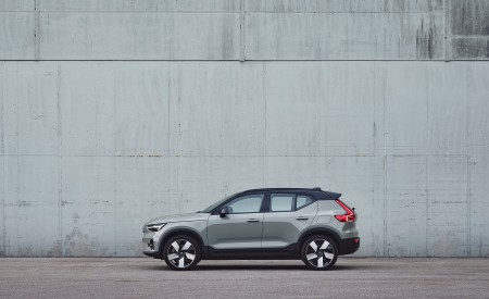 2023 Volvo XC40 Recharge Twin (Color: Sage Green) Side Wallpapers 450x275 (36)