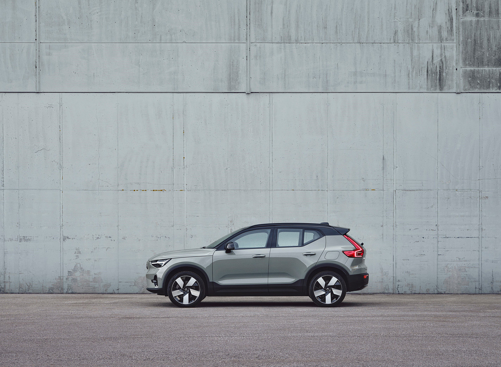 2023 Volvo XC40 Recharge Twin (Color: Sage Green) Side Wallpapers #36 of 45
