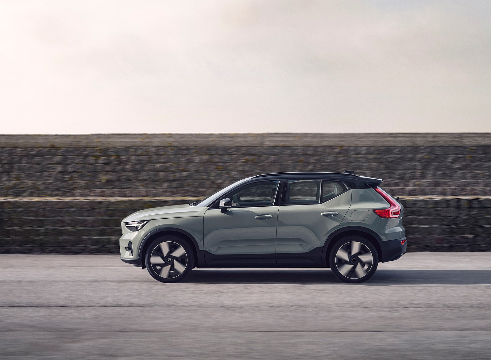 2023 Volvo XC40 Recharge Twin (Color: Sage Green) Side Wallpapers #28 of 45