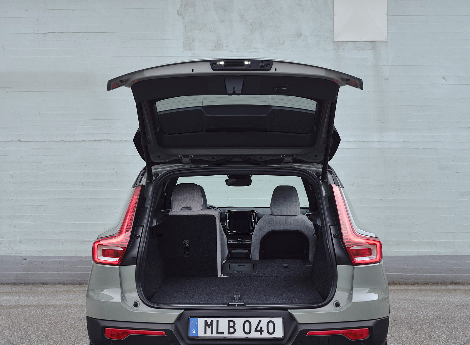 2023 Volvo XC40 Recharge Twin (Color: Sage Green) Trunk Wallpapers #45 of 45