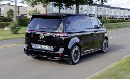 2024 Volkswagen ID. Buzz Rear Three-Quarter Wallpapers 450x275 (180)