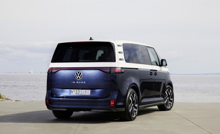 2024 Volkswagen ID. Buzz Rear Three-Quarter Wallpapers 450x275 (158)