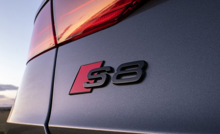 2022 Audi S8 (UK-Spec) Badge Wallpapers 450x275 (31)