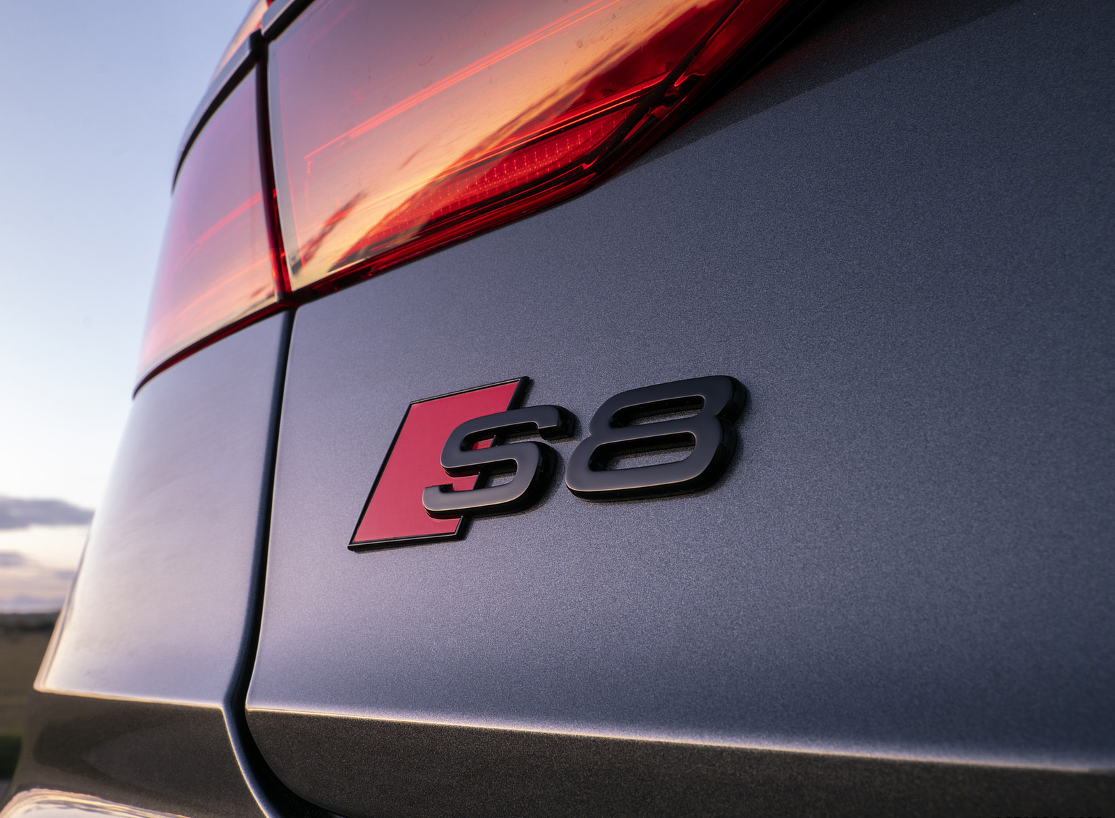 2022 Audi S8 (UK-Spec) Badge Wallpapers #31 of 68