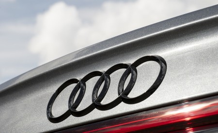 2022 Audi S8 (UK-Spec) Badge Wallpapers 450x275 (32)