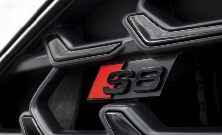 2022 Audi S8 (UK-Spec) Detail Wallpapers 450x275 (27)