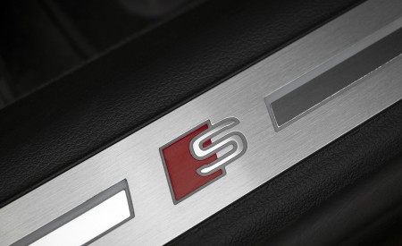 2022 Audi S8 (UK-Spec) Door Sill Wallpapers 450x275 (40)