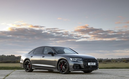 2022 Audi S8 (UK-Spec) Front Three-Quarter Wallpapers 450x275 (15)