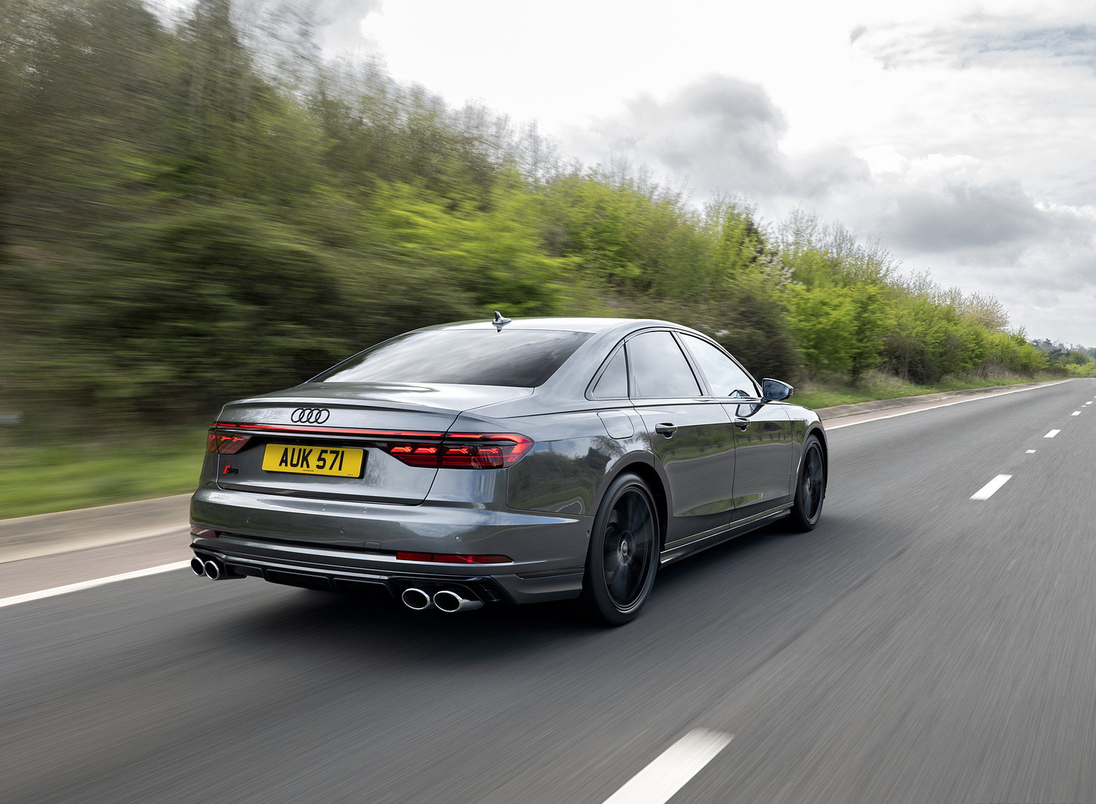 2022 Audi S8 (UK-Spec) Rear Three-Quarter Wallpapers #8 of 68