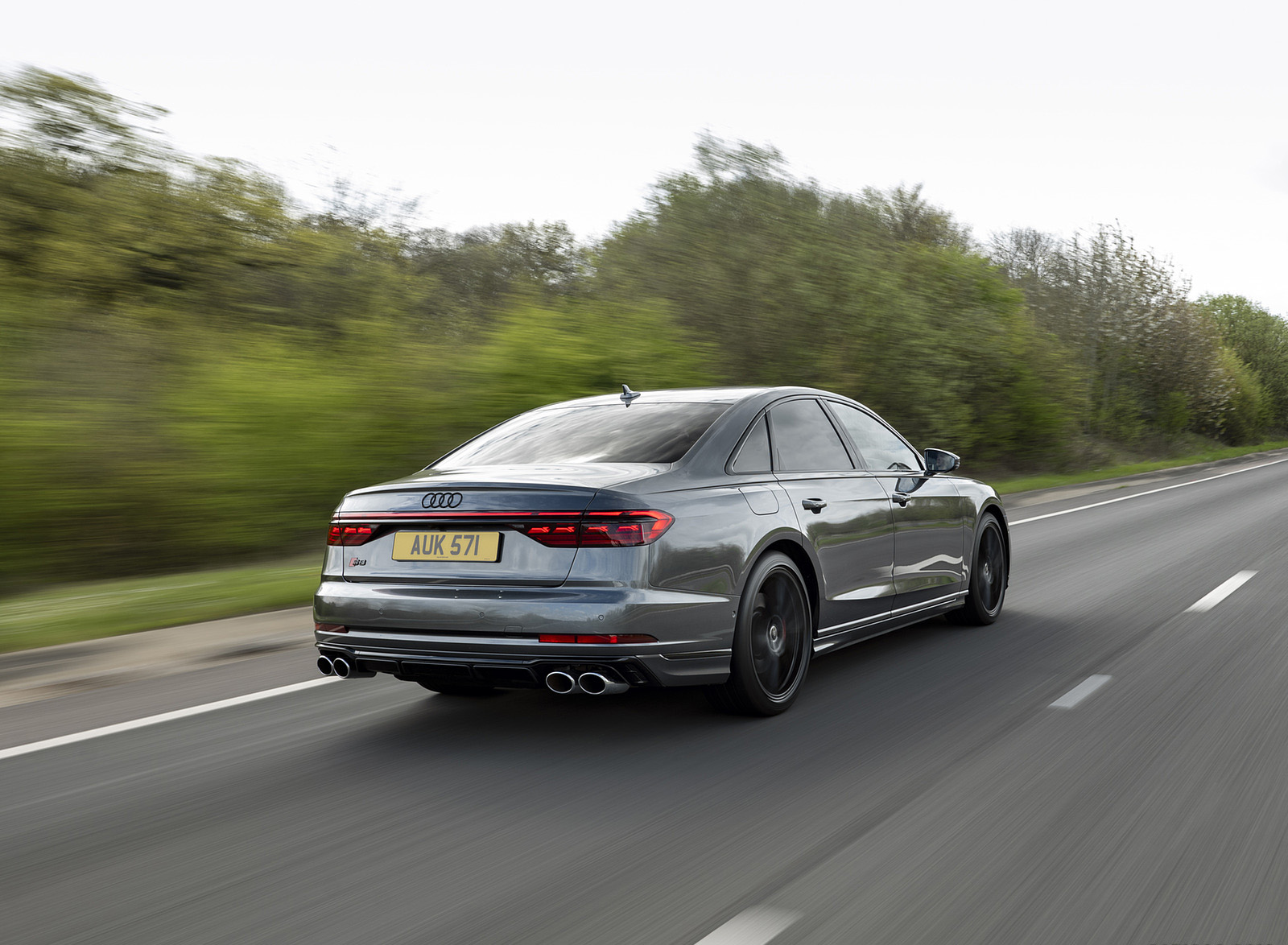 2022 Audi S8 (UK-Spec) Rear Three-Quarter Wallpapers  (10)