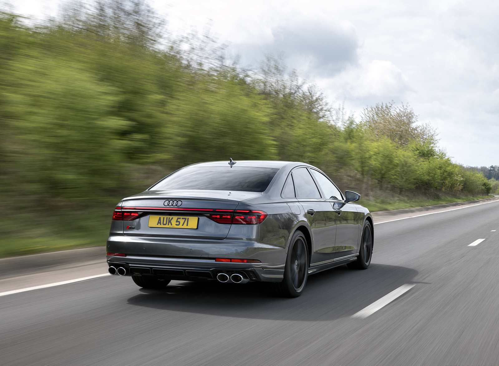 2022 Audi S8 (UK-Spec) Rear Three-Quarter Wallpapers #3 of 68