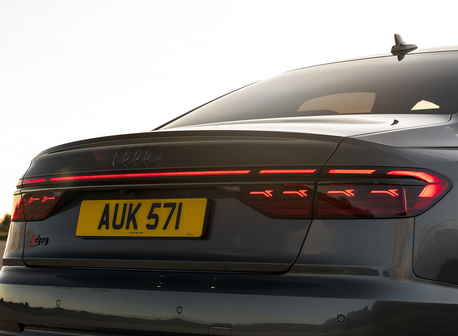2022 Audi S8 (UK-Spec) Tail Light Wallpapers #33 of 68
