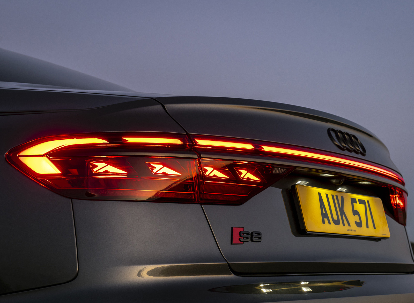 2022 Audi S8 (UK-Spec) Tail Light Wallpapers #34 of 68