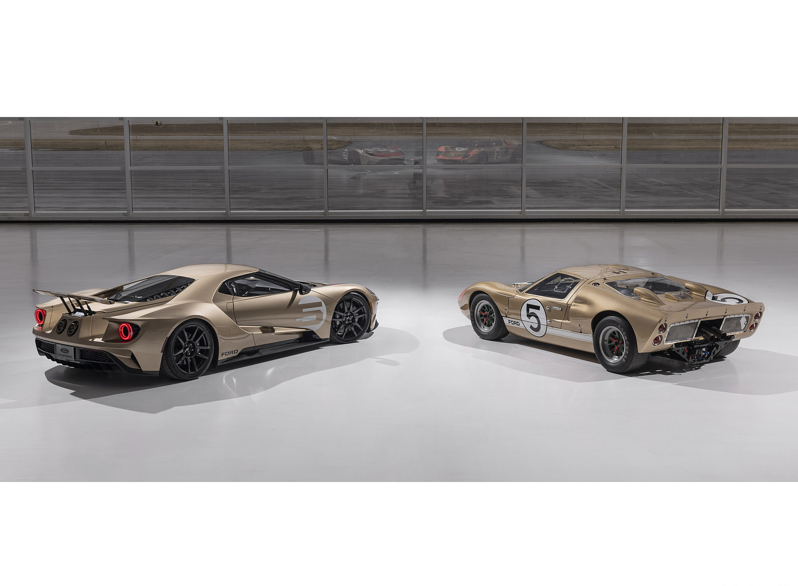 2022 Ford GT Holman Moody Heritage Edition and Ford GT40 MK II Wallpapers #12 of 13