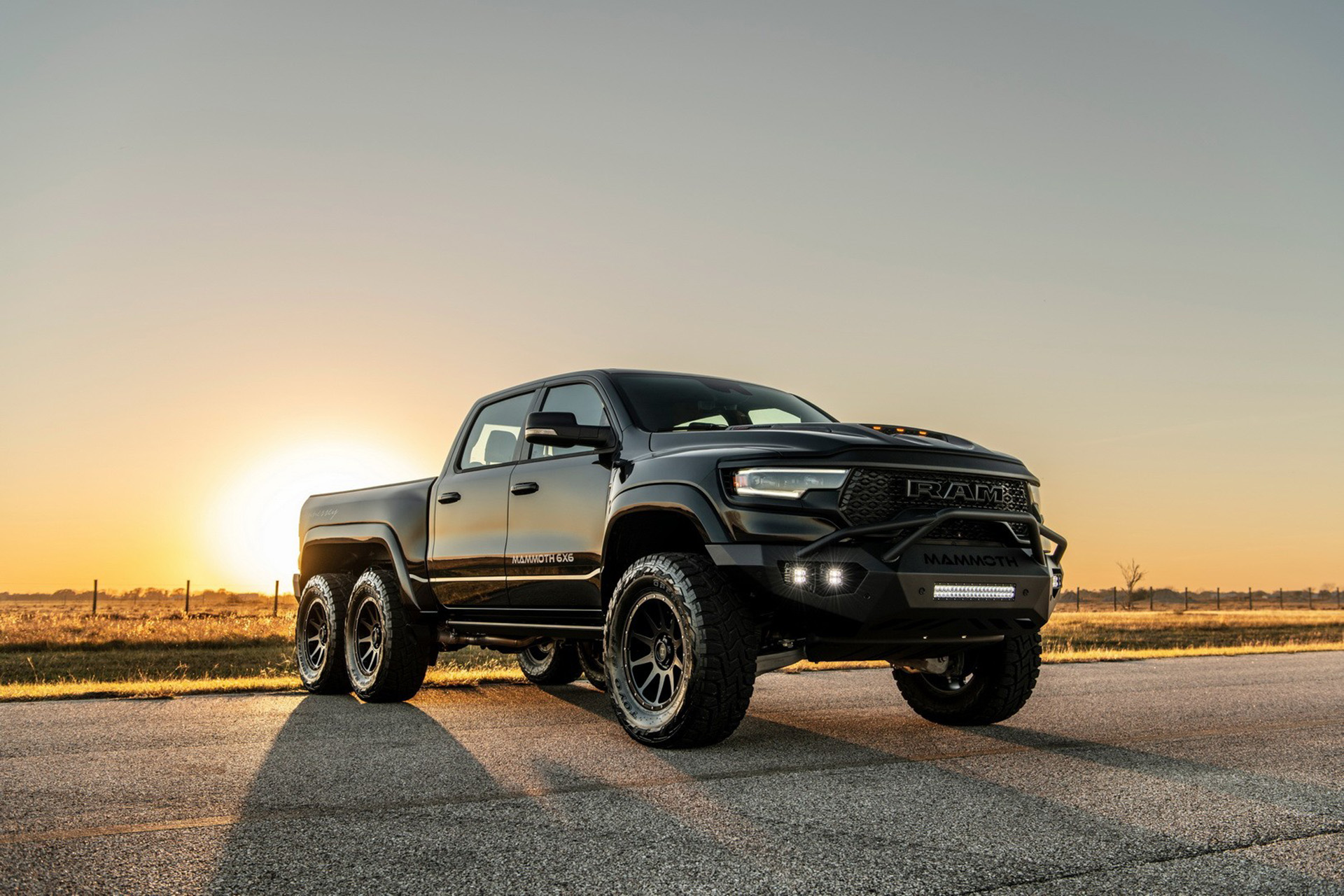 2022 Hennessey Mammoth 1000 6x6 TRX Front Three-Quarter Wallpapers (3)