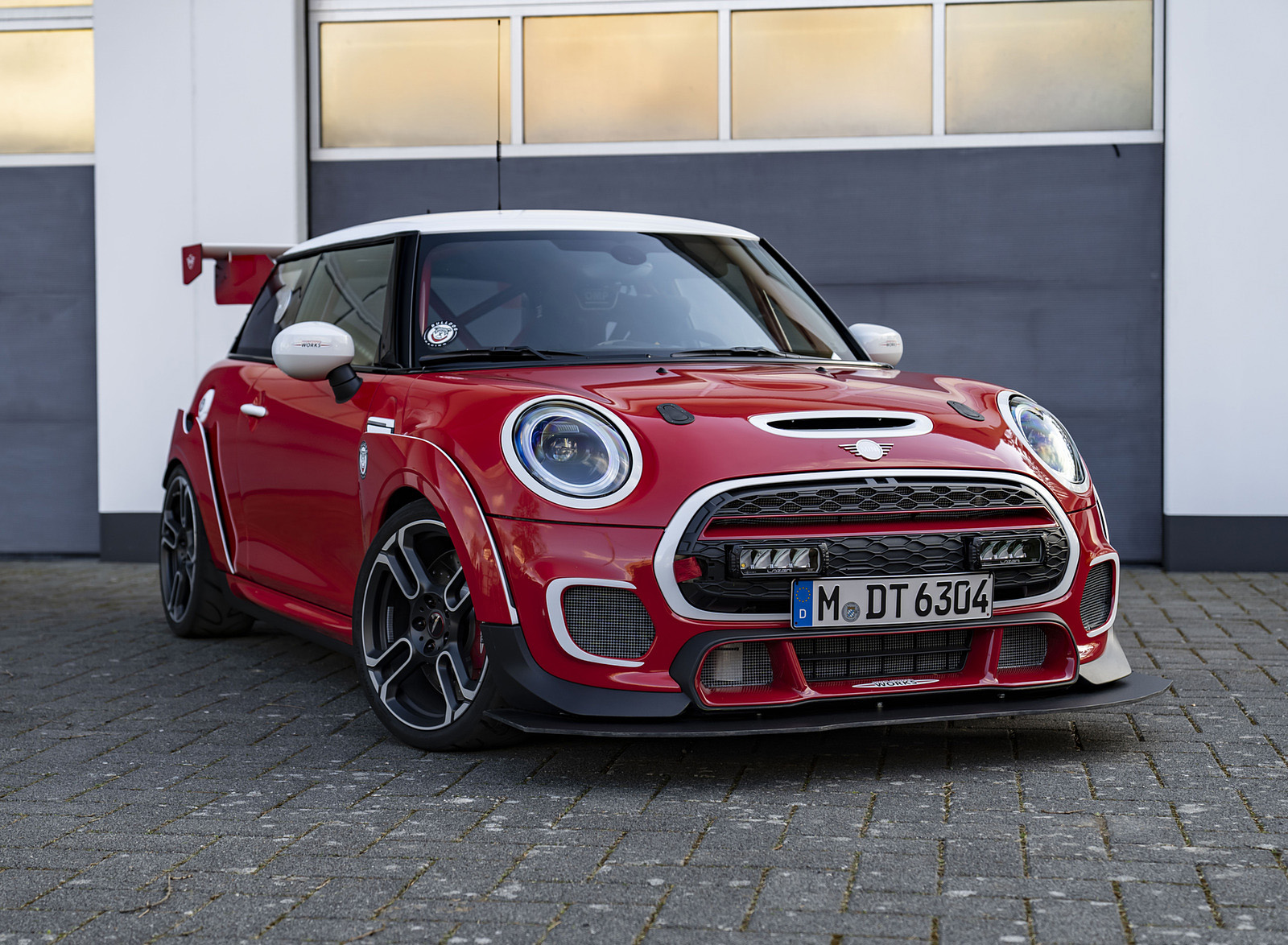 2022 MINI John Cooper Works 24h Nürburgring Front Three-Quarter Wallpapers (3)