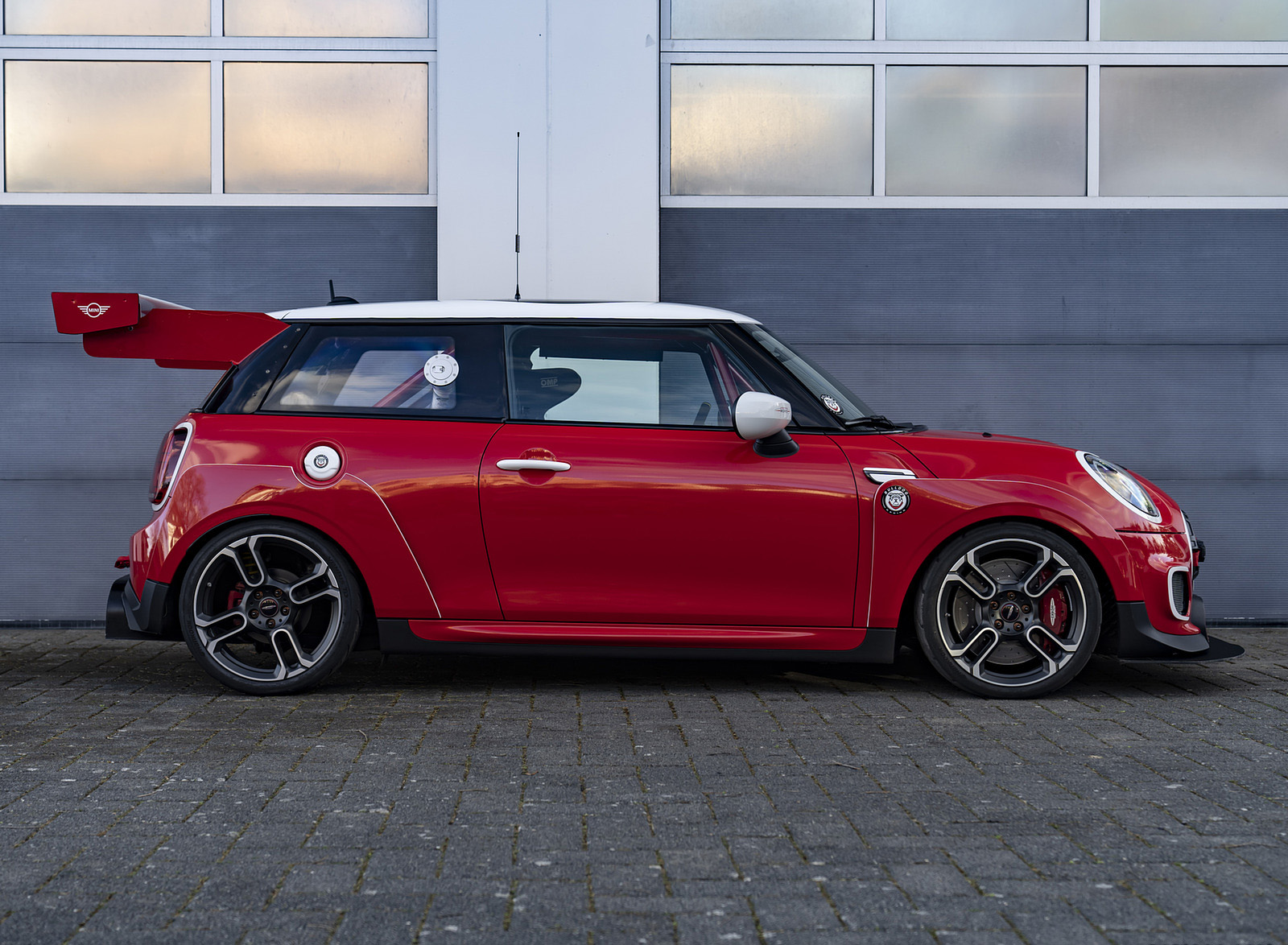 2022 MINI John Cooper Works 24h Nürburgring Side Wallpapers (6)