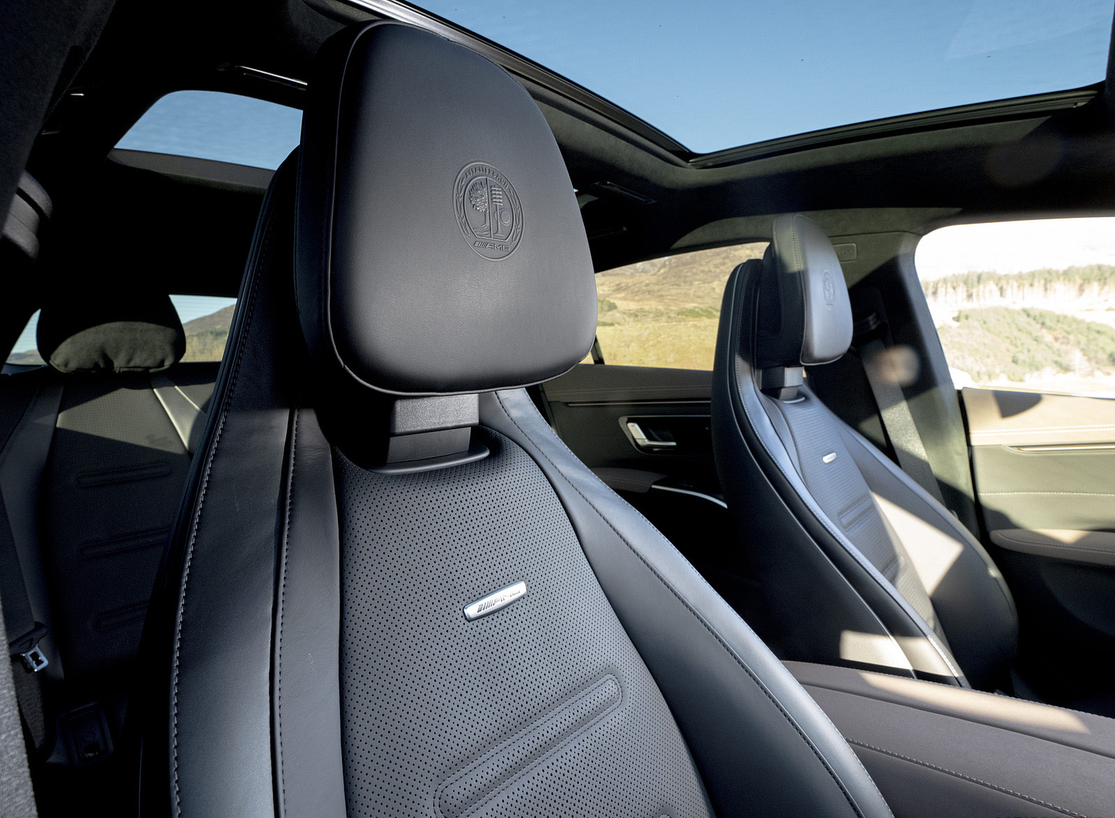 2022 Mercedes-AMG EQS 53 (UK-Spec) Interior Front Seats Wallpapers #61 of 64