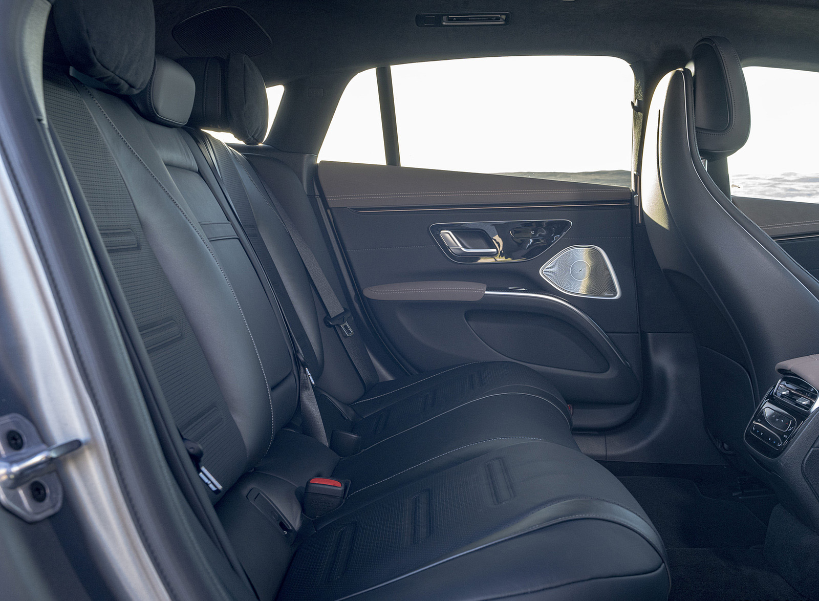 2022 Mercedes-AMG EQS 53 (UK-Spec) Interior Rear Seats Wallpapers #62 of 64