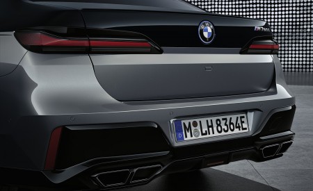 2023 BMW M760e xDrive Detail Wallpapers 450x275 (25)