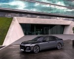 2023 BMW M760e xDrive Front Three-Quarter Wallpapers 150x120 (57)