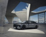 2023 BMW M760e xDrive Front Three-Quarter Wallpapers 150x120 (12)