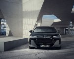 2023 BMW M760e xDrive Front Wallpapers 150x120 (13)