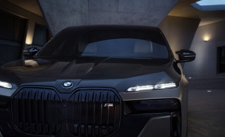 2023 BMW M760e xDrive Headlight Wallpapers 450x275 (19)