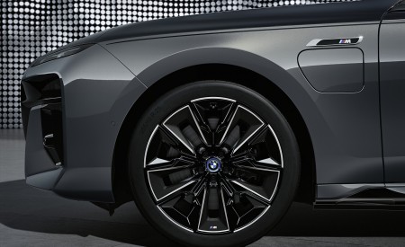 2023 BMW M760e xDrive Wheel Wallpapers 450x275 (22)