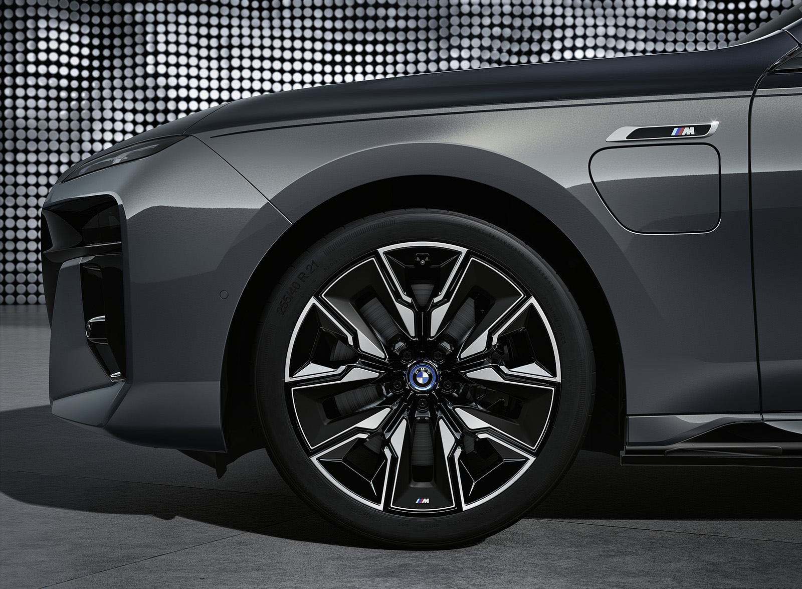 2023 BMW M760e xDrive Wheel Wallpapers  #21 of 71