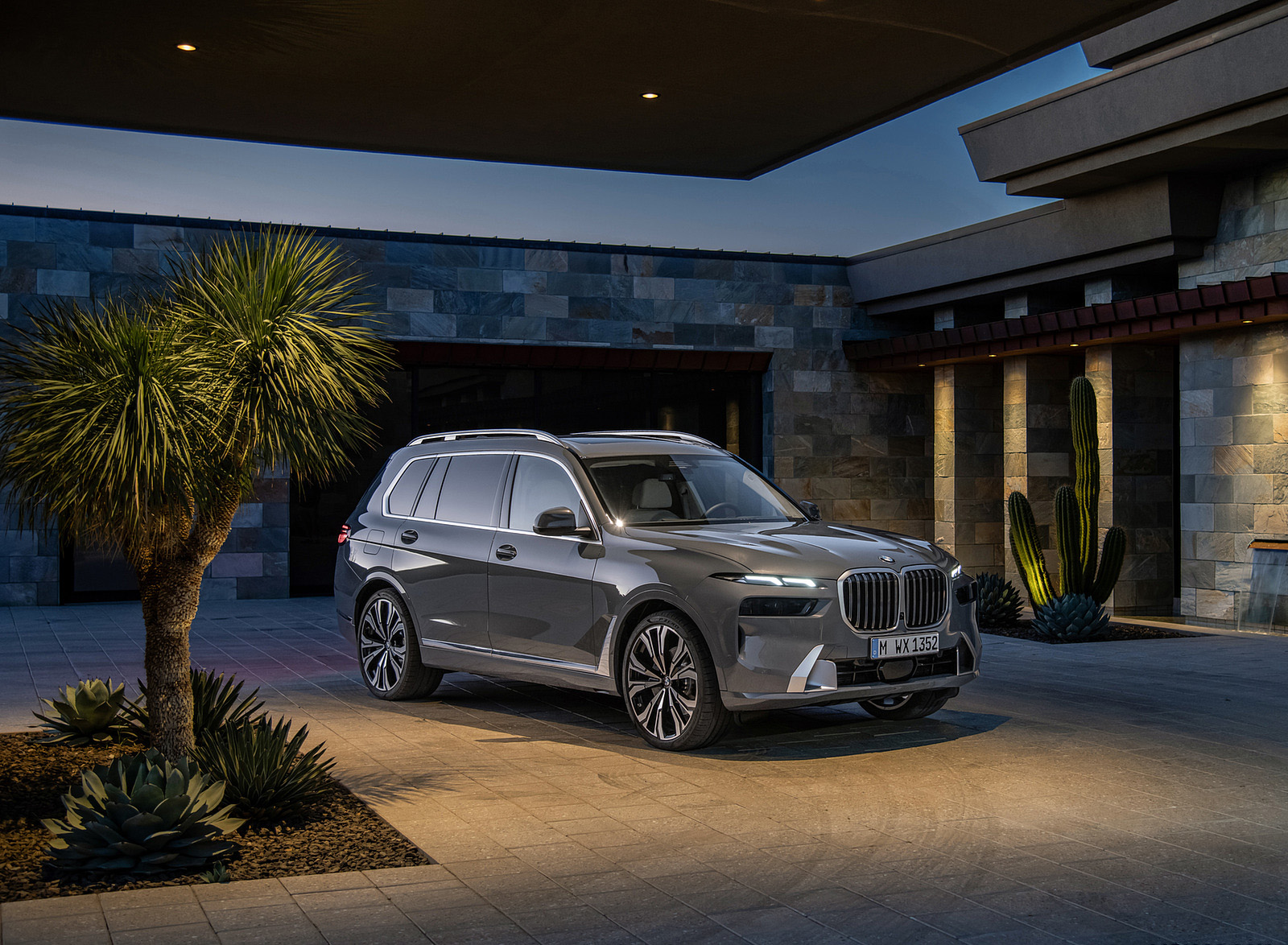 2023 BMW X7 Front Three-Quarter Wallpapers #43 of 77