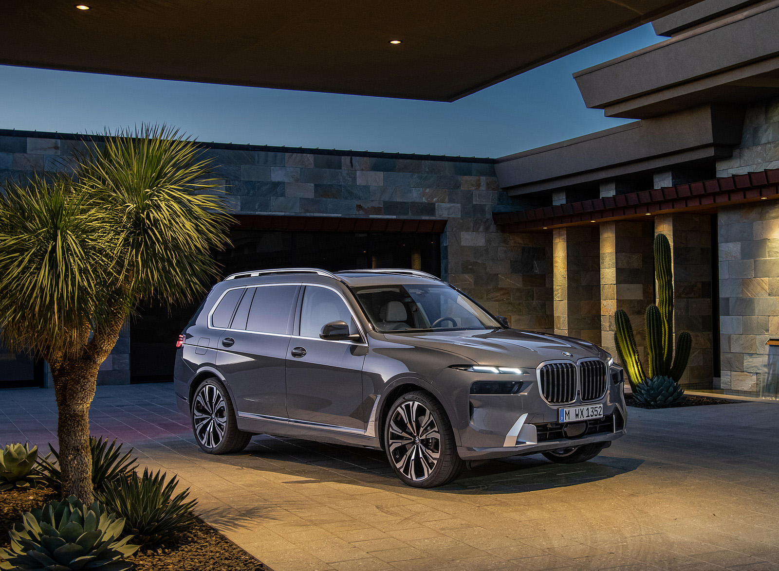 2023 BMW X7 Front Three-Quarter Wallpapers #44 of 77