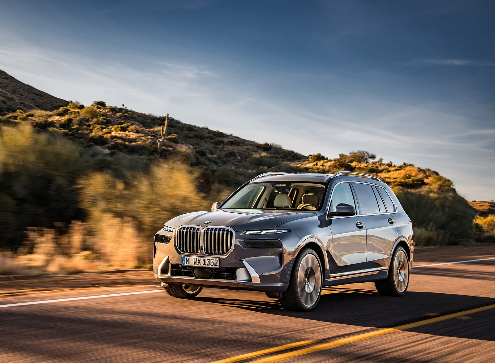 2023 BMW X7 Front Three-Quarter Wallpapers  (5)