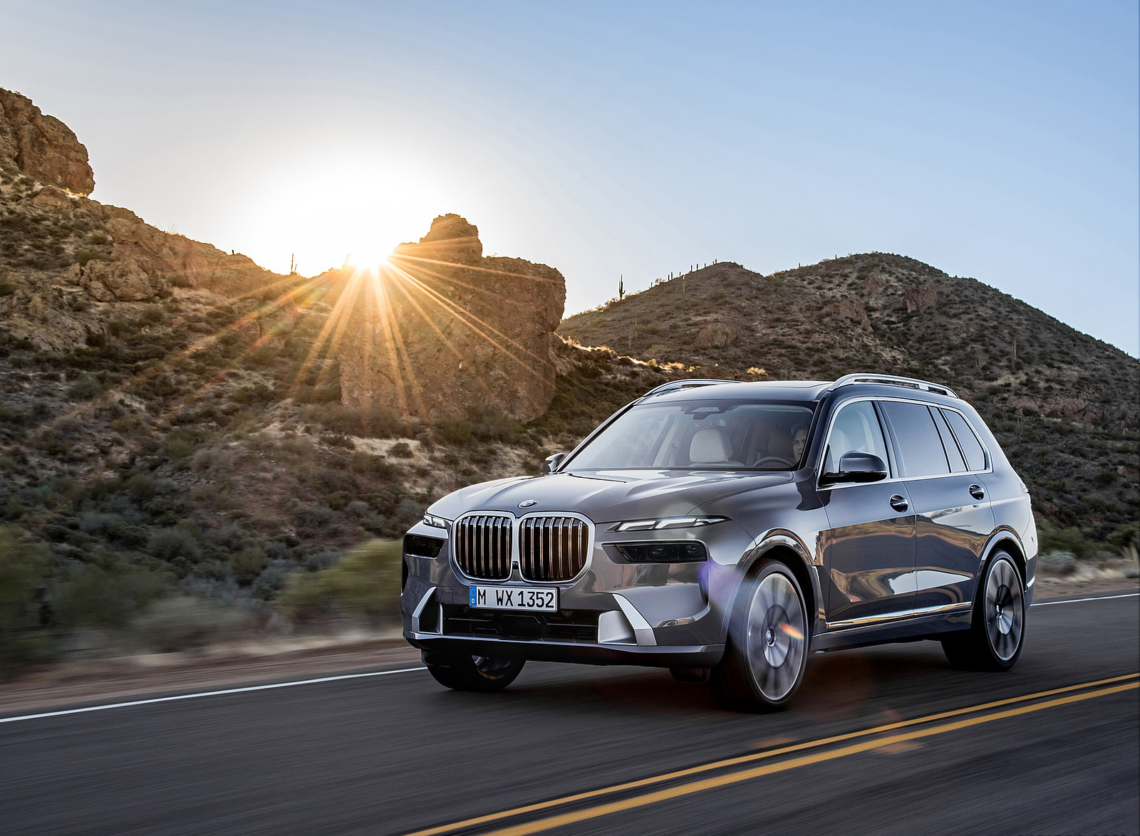 2023 BMW X7 Front Three-Quarter Wallpapers #16 of 77