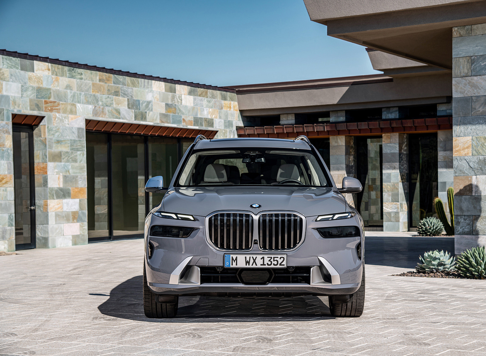 2023 BMW X7 Front Wallpapers #34 of 77